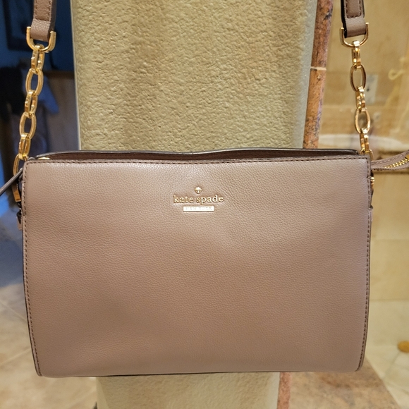 Kate Spade crossbody Handbags - Kate Spade medium crossbody bag.